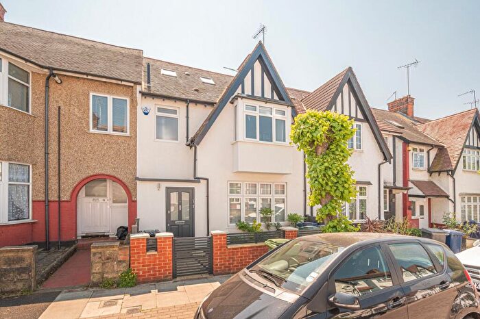4 Bedroom House To Rent In Alyth Gardens, Golders Green, London, NW11