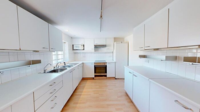 2 Bedroom Flat To Rent In Marine Parade, Brighton, BN2