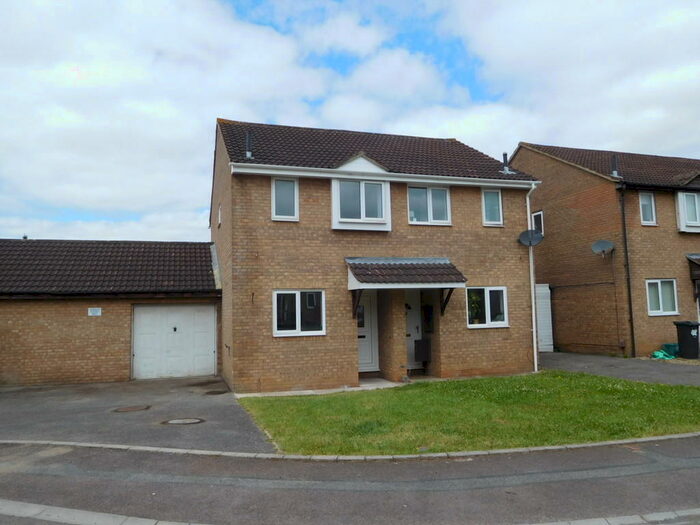 2 Bedroom Semi-Detached House To Rent In Parnall Crescent, Yate, BS37