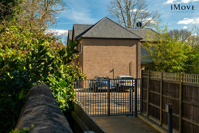 2 Bedroom Apartment For Sale In Auckland Road, London, SE19