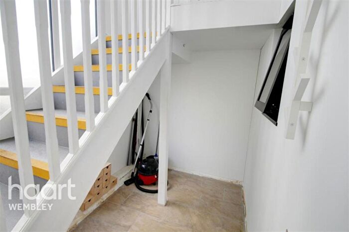 1 Bedroom Flat To Rent In Neasden Lane, NW10