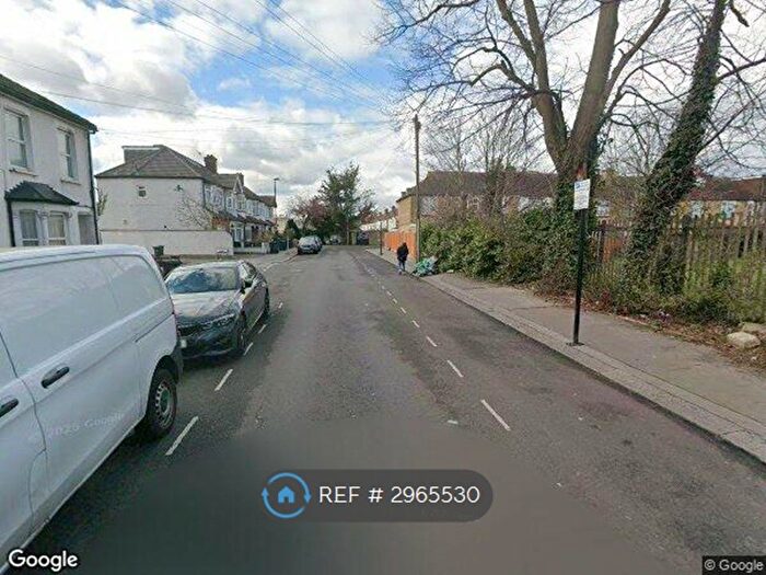 2 Bedroom End Of Terrace House To Rent In Meadow View Road, Thornton Heath, CR7