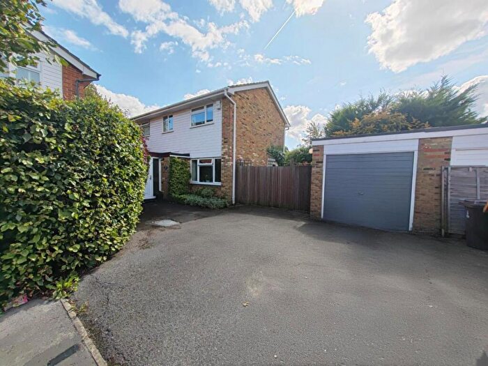 4 Bedroom Detached House For Sale In The Spinney, Finchampstead, Wokingham, RG40