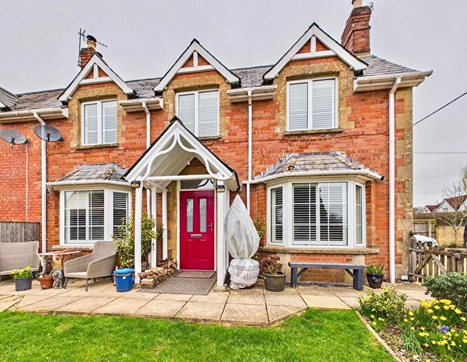 3 Bedroom Character Property For Sale In Station Road, Shipton-under-Wychwood, OX7