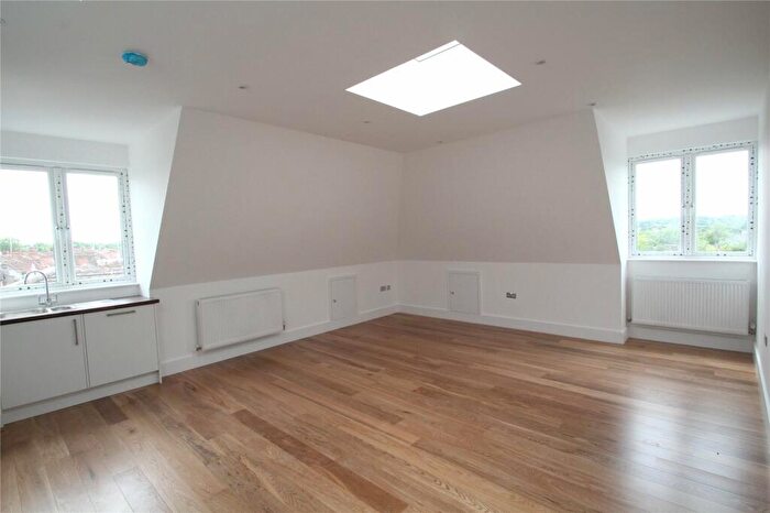 1 Bedroom Apartment To Rent In Finchley Lodge, Gainsborough Road, Finchley, London, N12