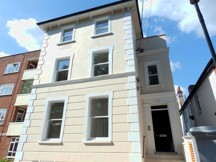 2 Bedroom Flat To Rent In Grove Road, Surbiton KT6