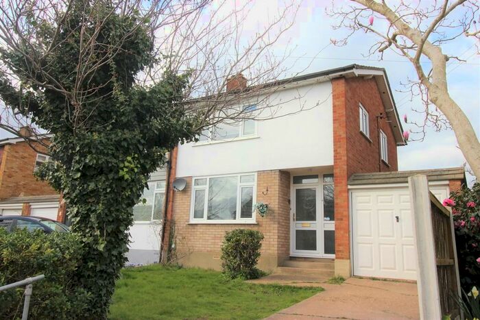 3 Bedroom Semi-Detached House To Rent In Hockley Rise, Hockley, SS5
