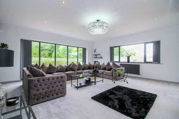 5 Bedroom Detached House To Rent In Oakwood Drive, Newcastle Upon Tyne, NE13