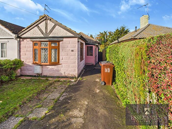 2 Bedroom Bungalow For Sale In Two Bedroom Bungalow Inglenook Rd, CO15