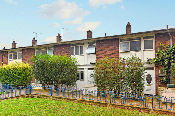 3 Bedroom Terraced House To Rent In Avebury Court, London, N1