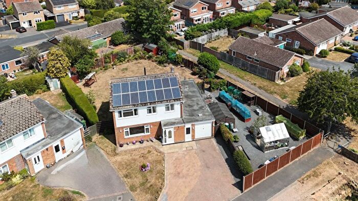 5 Bedroom Detached House For Sale In Armstrong Close, Perry, PE28