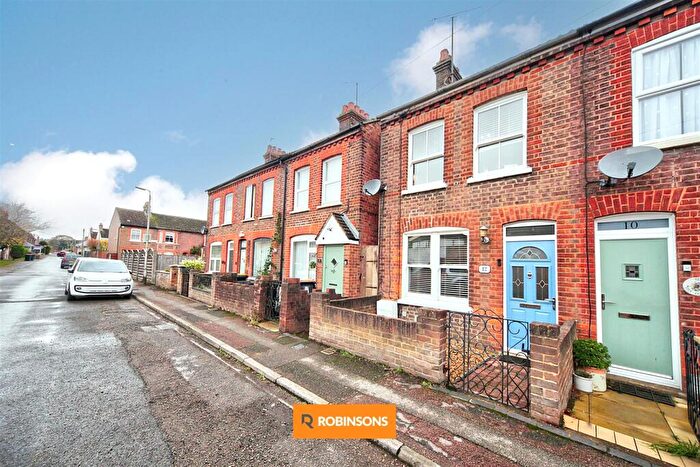 2 Bedroom End Of Terrace House For Sale In Englands Lane, Dunstable, LU5