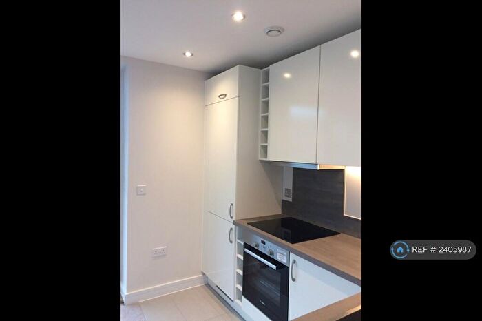 1 Bedroom Flat To Rent In Kennet Island, Reading, RG2