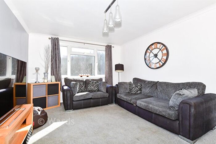 2 Bedroom Apartment For Sale In Sandling Lane, Penenden Heath, Maidstone, Kent, ME14