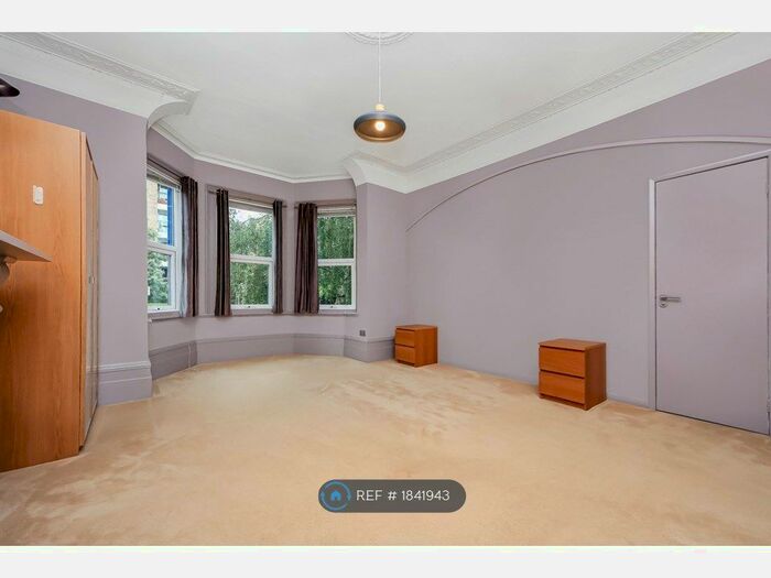 1 Bedroom Flat To Rent In Queens Road, Kingston Upon Thames, KT2