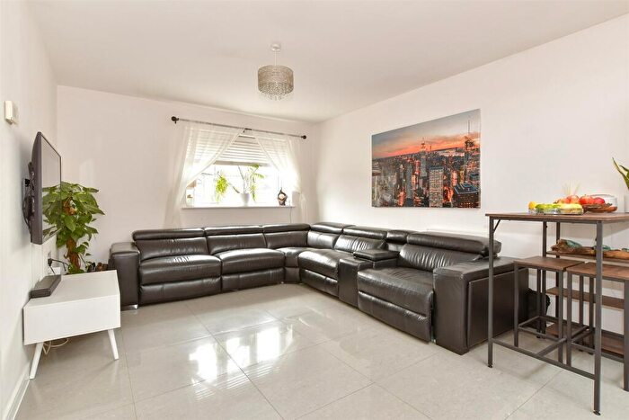 2 Bedroom Coach House For Sale In Flora Way, Hoo, Rochester, Kent, ME3