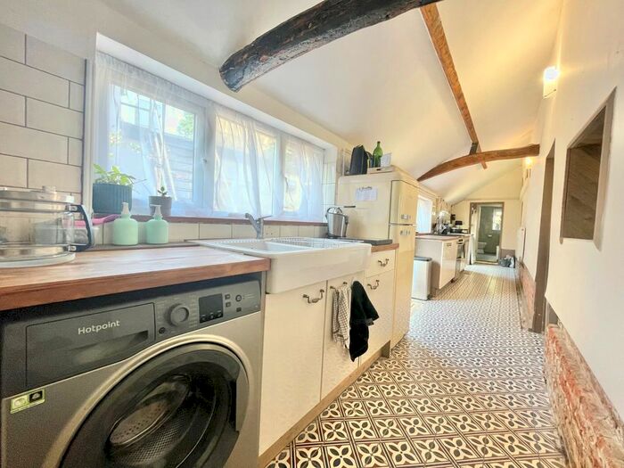 3 Bedroom Cottage To Rent In Banham Road, Overcross, NR16