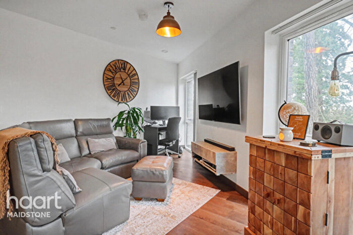 1 Bedroom Apartment For Sale In Guinevere Point, Maidstone, ME14