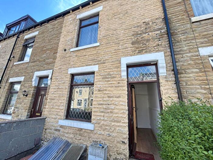 4 Bedroom House To Rent In Stanmoore Place, Bradford, West Yorkshire, BD7