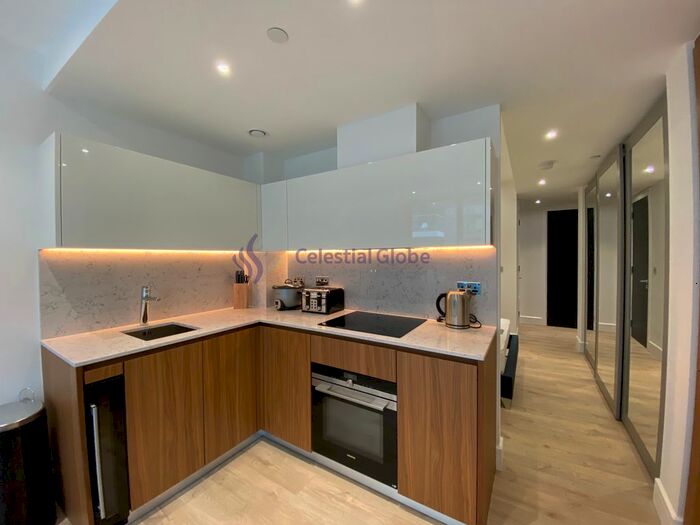 1 Bedroom Flat For Sale In Piazza Walk, London, E1