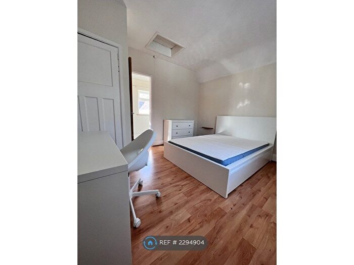 6 Bedroom Semi-Detached House To Rent In Begbrook Lane, Bristol, BS16