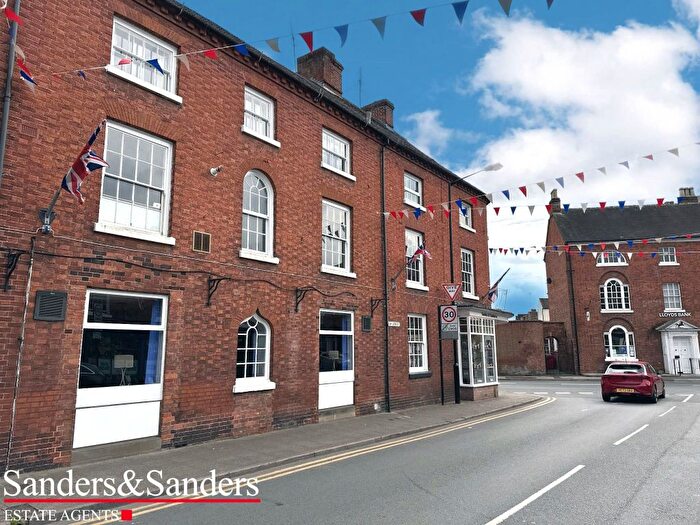 2 Bedroom Maisonette To Rent In High Street, Alcester, B49