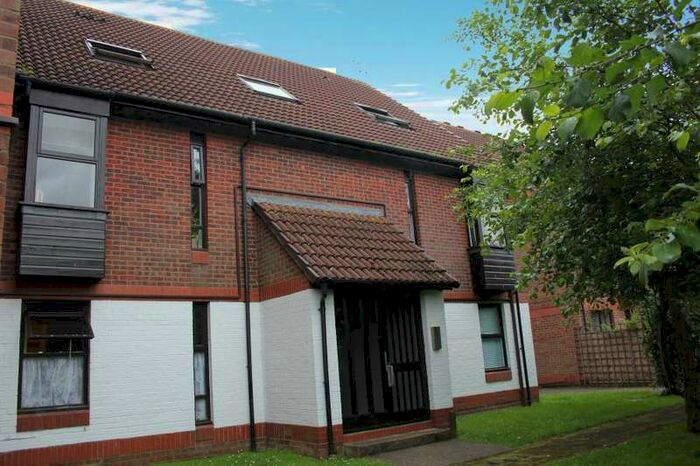 1 Bedroom Apartment To Rent In Goldsworth Park, GU21