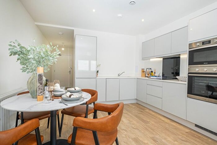 2 Bedroom Flat To Rent In Elmsleigh Road, Staines, TW18