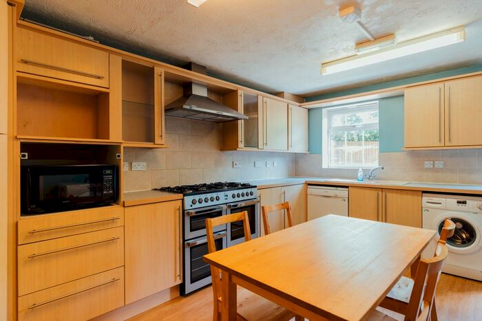 4 Bedroom Flat To Rent In Robin Mews, Loughborough LE11