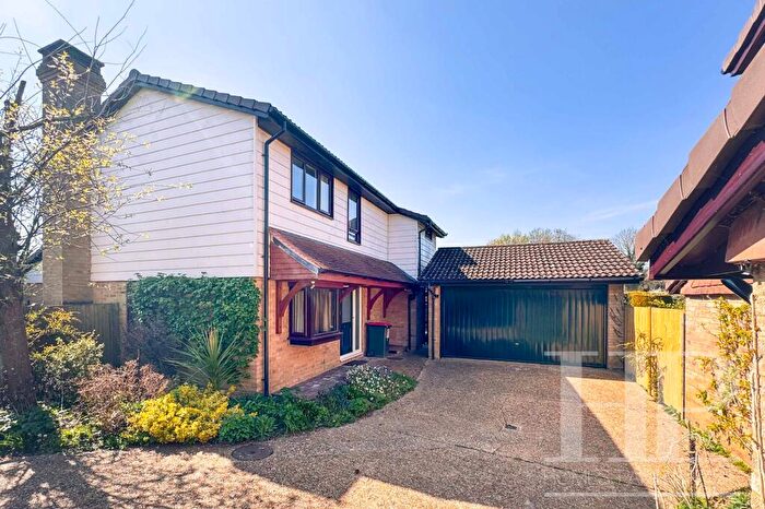 4 Bedroom Detached House To Rent In Ruspers Keep, Ifield, RH11