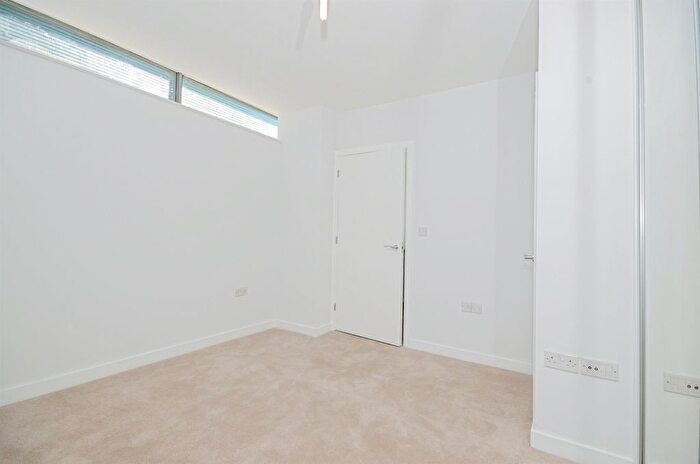 1 Bedroom Flat For Sale In Newsom Place, St. Albans, AL1