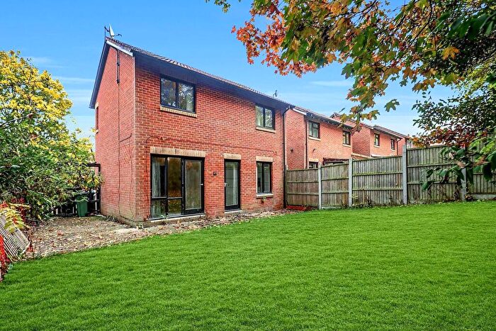 3 Bedroom Detached House For Sale In Runford Court, Shenley Lodge, Milton Keynes, MK5