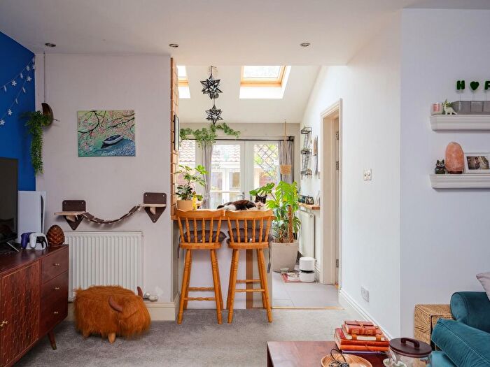 2 Bedroom Flat For Sale In Bloomfield Road, Brislington, BS4