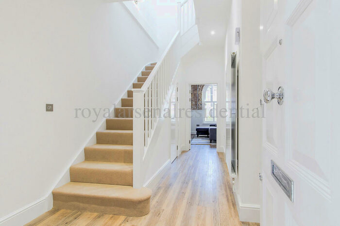2 Bedroom Apartment To Rent In Gun Carriage Walk, Royal Arsenal, SE18