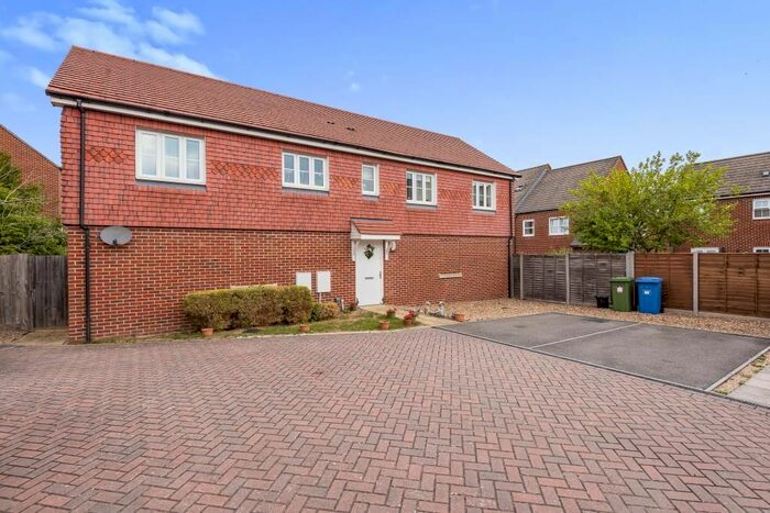 2 Bedroom Maisonette To Rent In Goldfinch Crescent, Bracknell, RG12