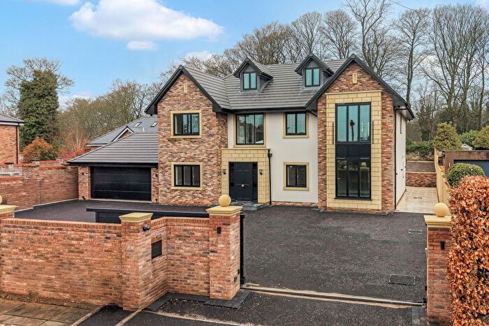 5 Bedroom Detached House For Sale In Eaton Road, Dentons Green, WA10