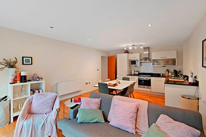 2 Bedroom Flat To Rent In Tower Bridge Road, London, SE1