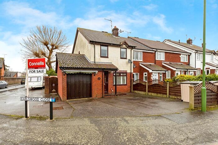 3 Bedroom End Of Terrace House For Sale In Earlswood Close, Horsham, RH13