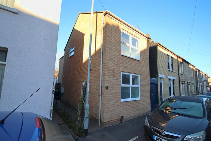 2 Bedroom Property To Rent In Hobart Road, Cambridge, CB1