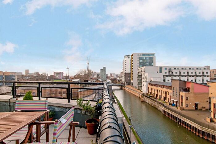 2 Bedroom Penthouse For Sale In Locksons Close, E14
