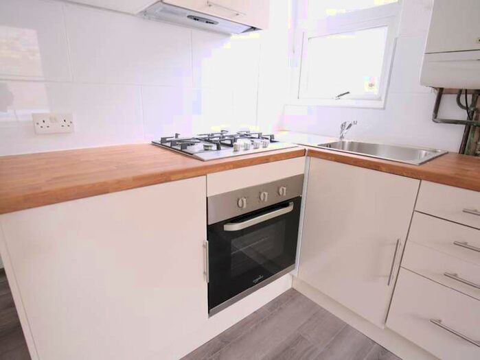Flat To Rent In Holloway Road, London, N19