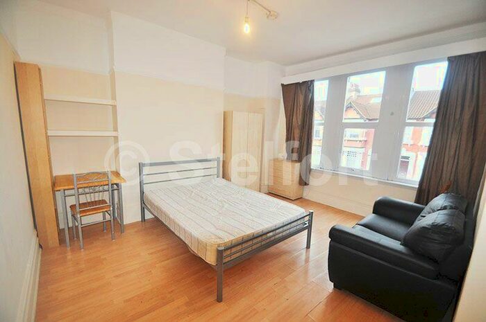Studio To Rent In Princes Avenue, London, N3