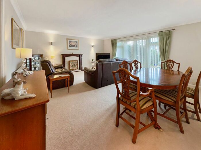 3 Bedroom Bungalow For Sale In Cranbrook Drive, Oxford, Oxfordshire, OX1