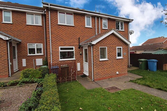 2 Bedroom Property To Rent In Nesfield Close, Cayton, YO11