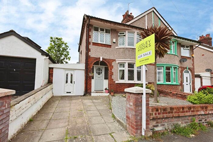 3 Bedroom Semi-Detached House For Sale In Fieldway, Higher Bebington, CH63