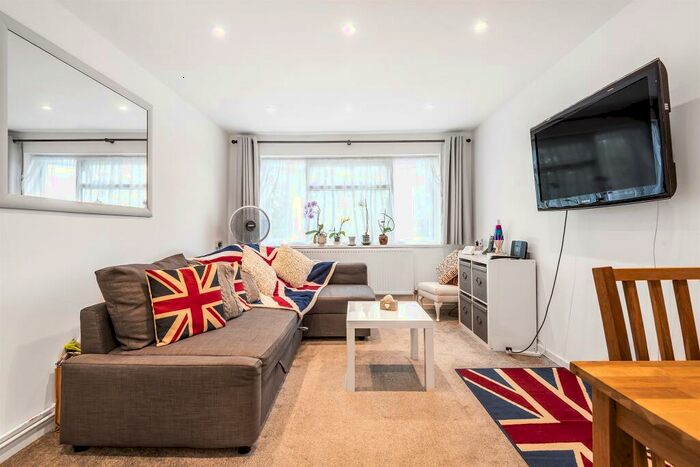 2 Bedroom Apartment To Rent In Grymsdyke Road, Wigginton, Tring, HP23
