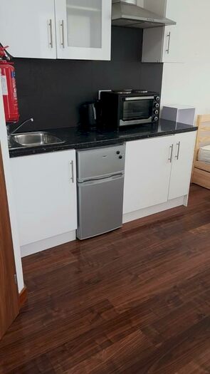 Studio To Rent In Chalvey Road East, Slough, Berkshire, SL1