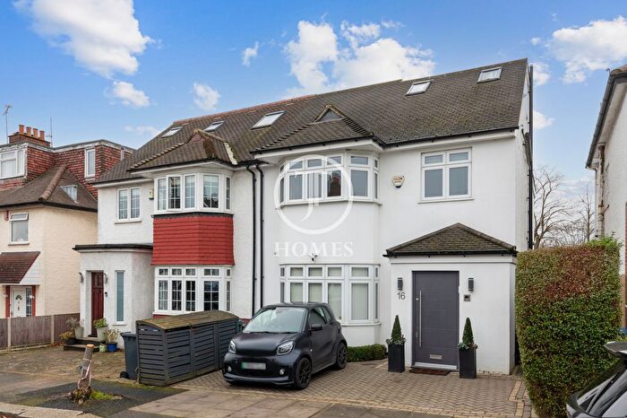 5 Bedroom Semi-Detached House To Rent In Park View Gardens, Hendon, London, NW4