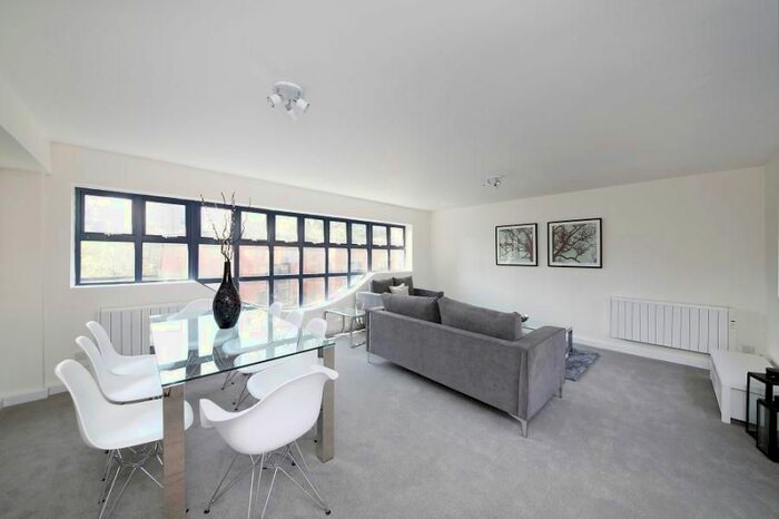 3 Bedroom Flat To Rent In Hackford Road, London, SW9
