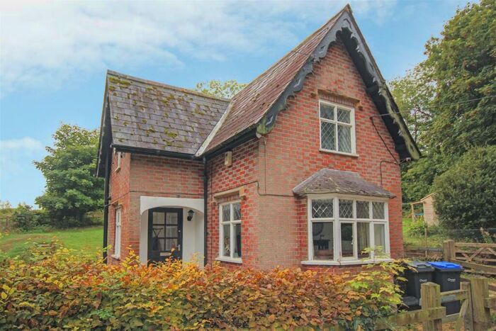 2 Bedroom Detached House For Sale In Downton, Salisbury, SP5